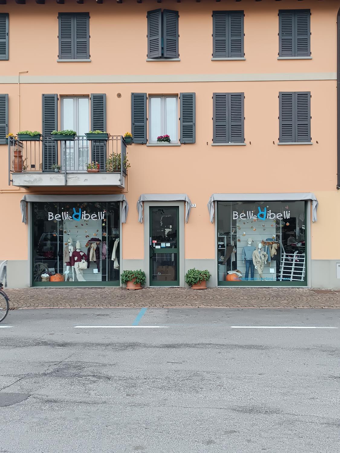Azienda in vendita: Negozio abbigliamento bambini in vendita. Posizione Strategica. a Italia - Moda e abbigliamento - Immagine principale