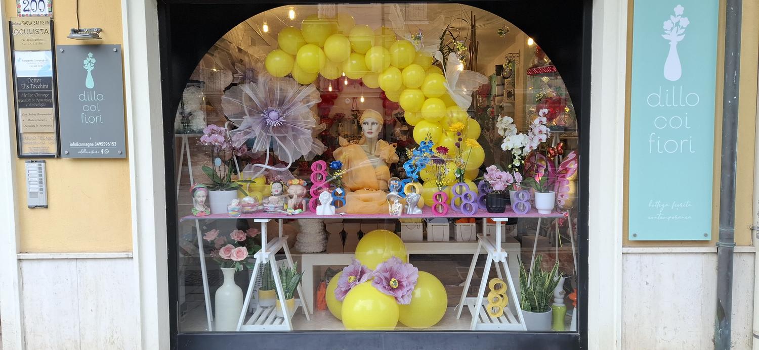 Azienda in vendita: Attività di fiori,piante e articoli da regalo a Italia - Fiorai e Garden Center - Immagine principale