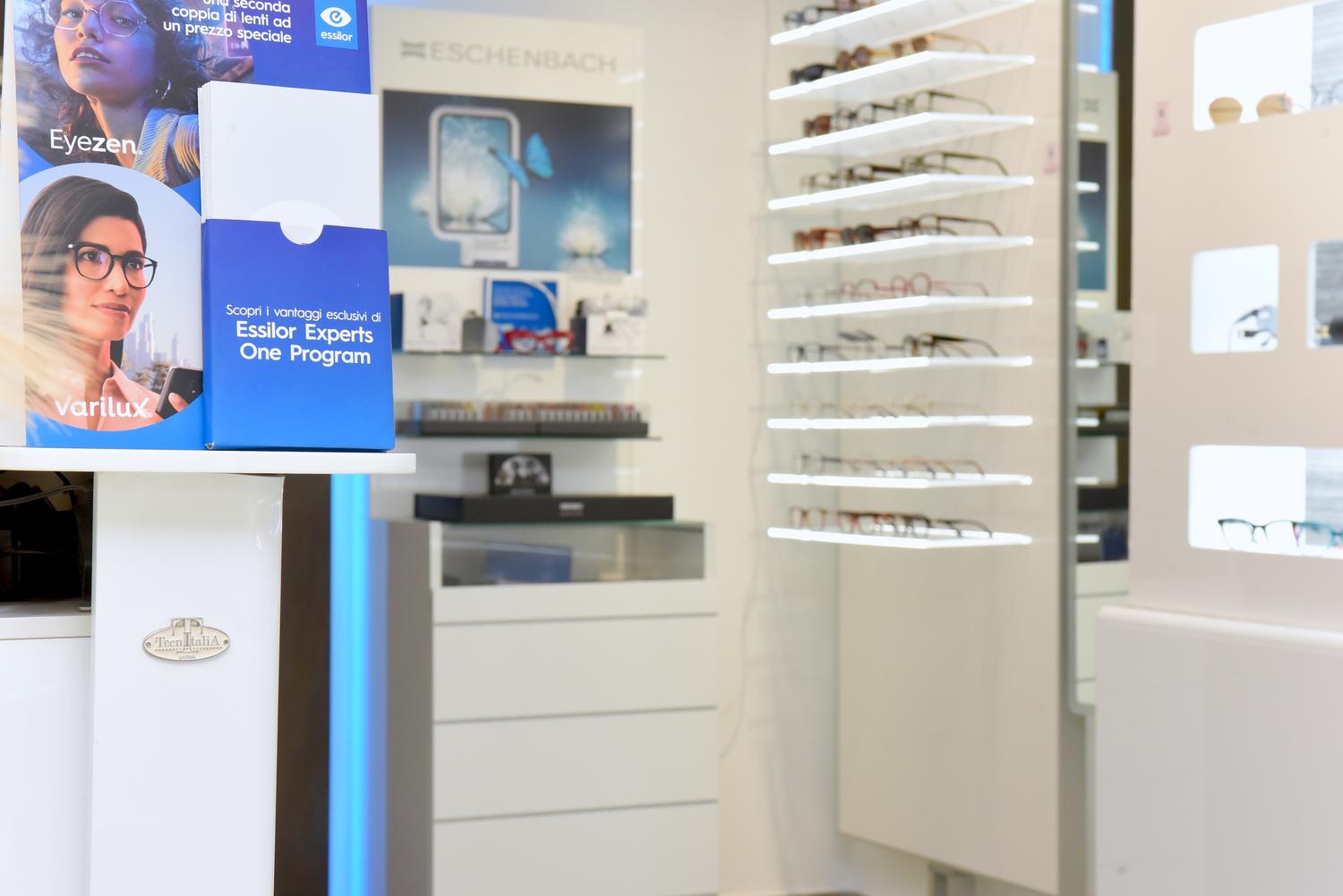 Azienda in vendita: Negozio di Ottica a Paternò (CT) 
 a Italia - Studi Medici e Poliambulatori - Immagine foto 3