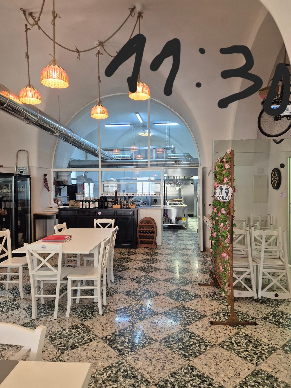 Azienda in vendita: Ristorante, Pizzeria, Bistrot,  Caffetteria  a Italia - Ristoranti - Immagine principale