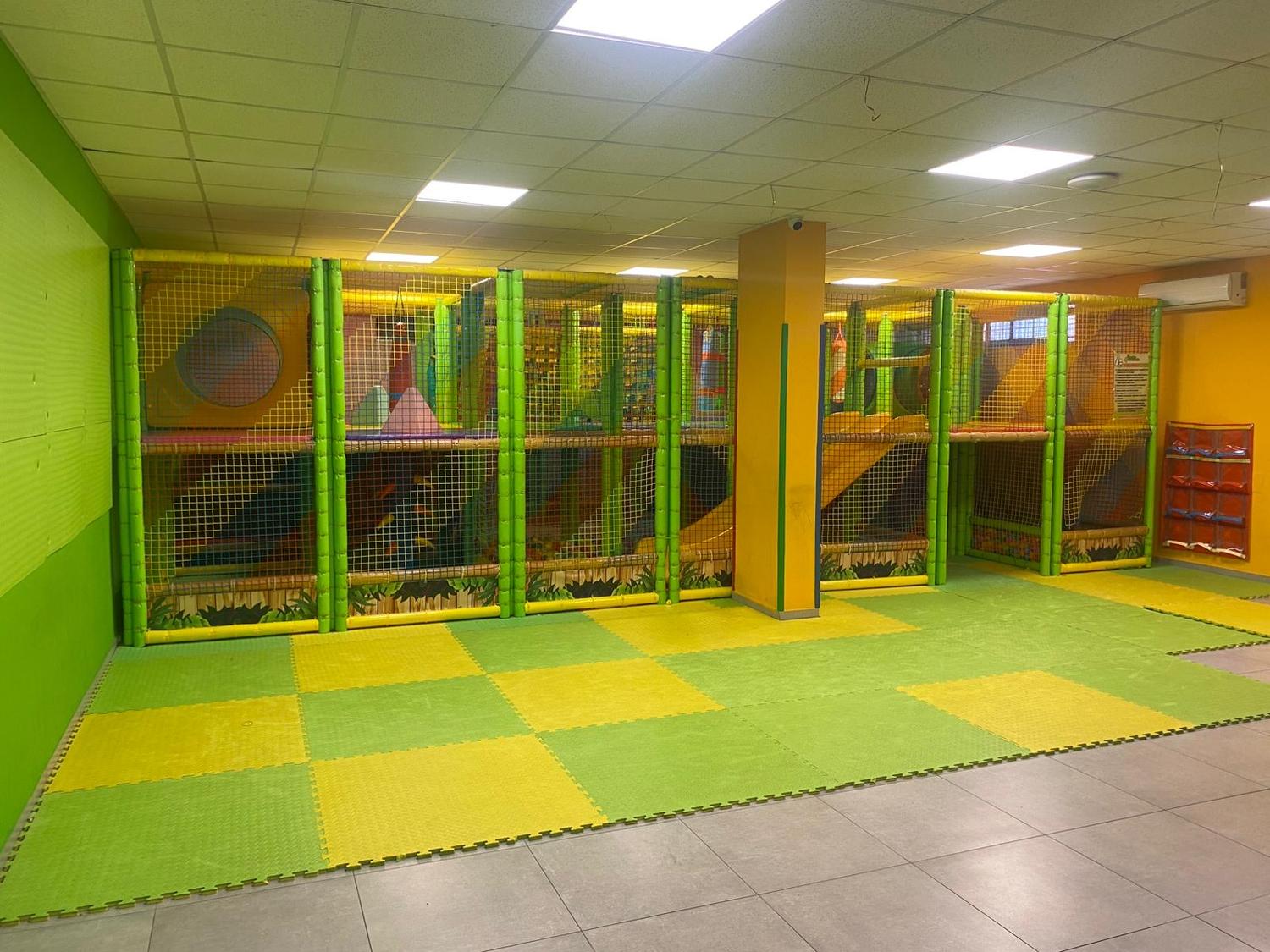 Azienda in vendita: Attività di Trattoria e Pizzeria con sala Playground e feste a Italia - Ristoranti - Immagine foto 4