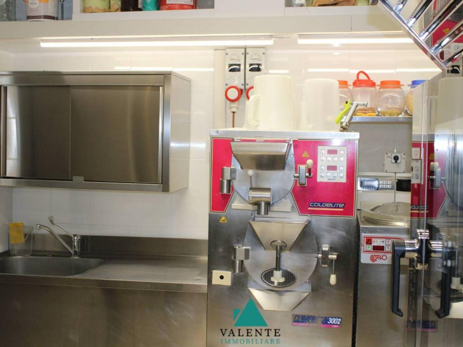 Azienda in vendita: ATTIVITA' DI GELETERIA ARTIGIANALE CON CAFFETTERIA PASTICCERIA a Italia - Attività artigianali e professionali - Immagine foto 3