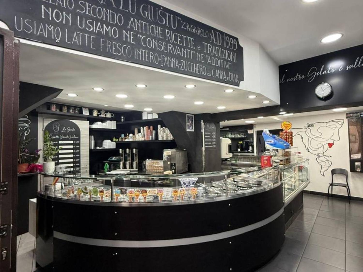 Azienda in vendita: ATTIVITA' DI GELETERIA ARTIGIANALE CON CAFFETTERIA PASTICCERIA a Italia - Attività artigianali e professionali - Immagine foto 4
