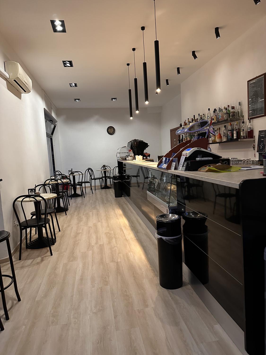 Azienda in vendita: Attività bar nel centro storico di Oristano  a Italia - Bar - Immagine principale