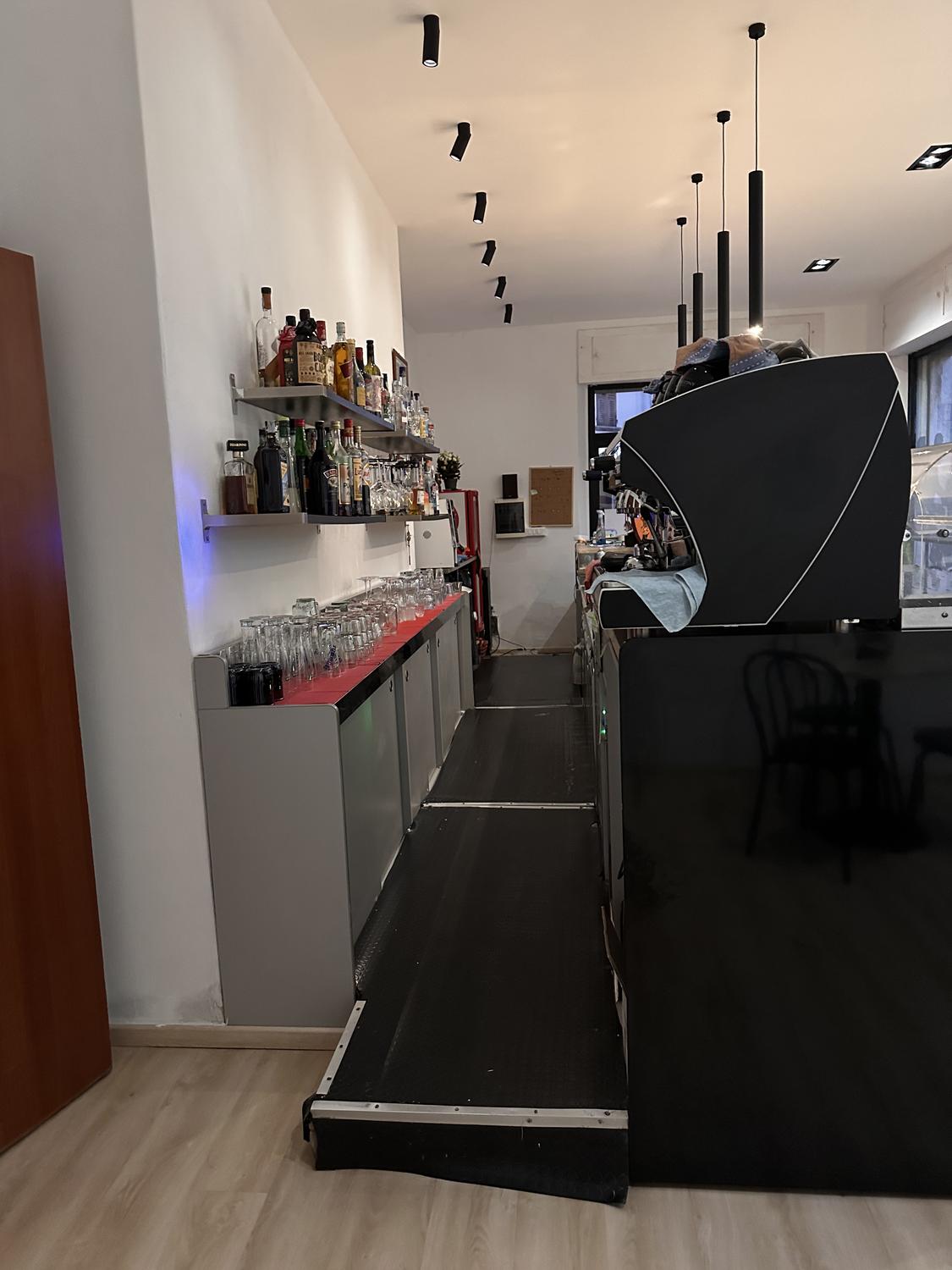 Azienda in vendita: Attività bar nel centro storico di Oristano  a Italia - Bar - Immagine foto 4