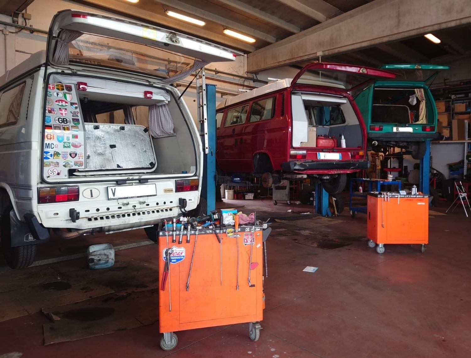 Azienda in vendita: Cedesi Autofficina specializzata in restauro Volksvagen d'epoca a Italia - Automotive - Immagine principale