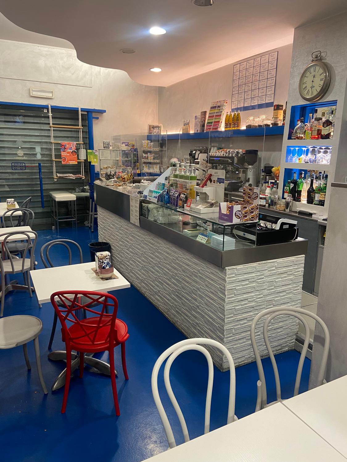 Azienda in vendita: Bar Caffetteria in centro storico Seregno a Italia - Bar - Immagine principale