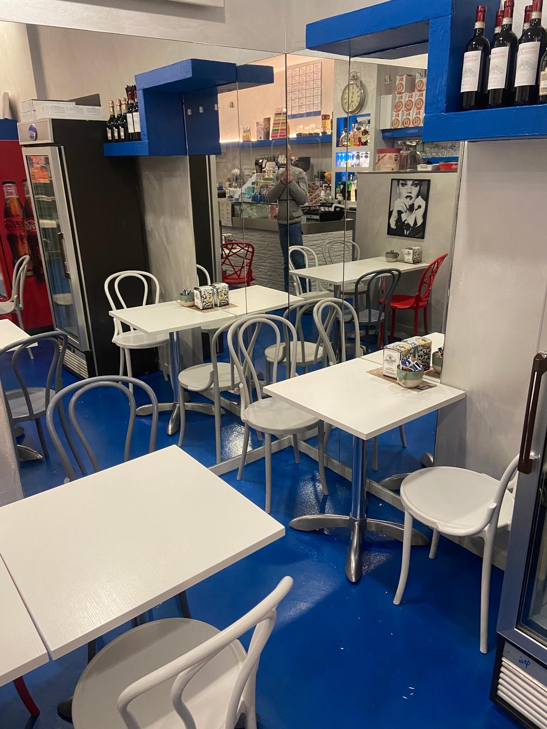 Azienda in vendita: Bar Caffetteria in centro storico Seregno a Italia - Bar - Immagine foto 4