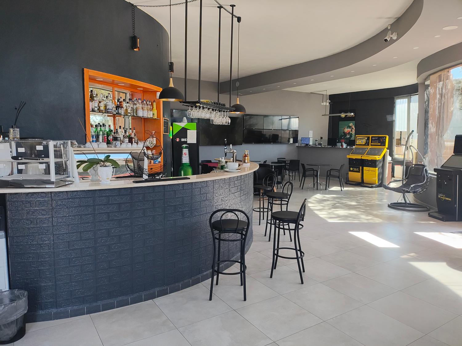 Azienda in vendita: Agenzia di scommesse con bar ben avviati a Italia - Bar - Immagine principale