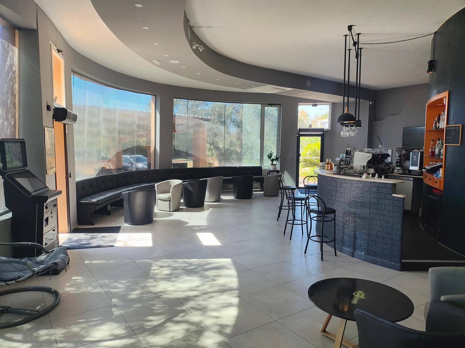 Azienda in vendita: Agenzia di scommesse con bar ben avviati a Italia - Bar - Immagine foto 2