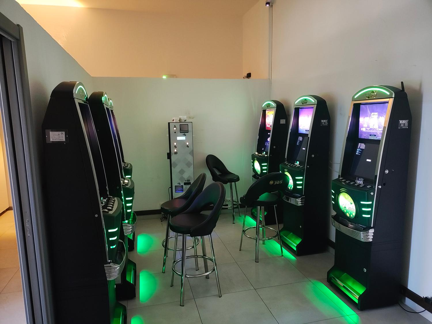 Azienda in vendita: Agenzia di scommesse con bar ben avviati a Italia - Bar - Immagine foto 3