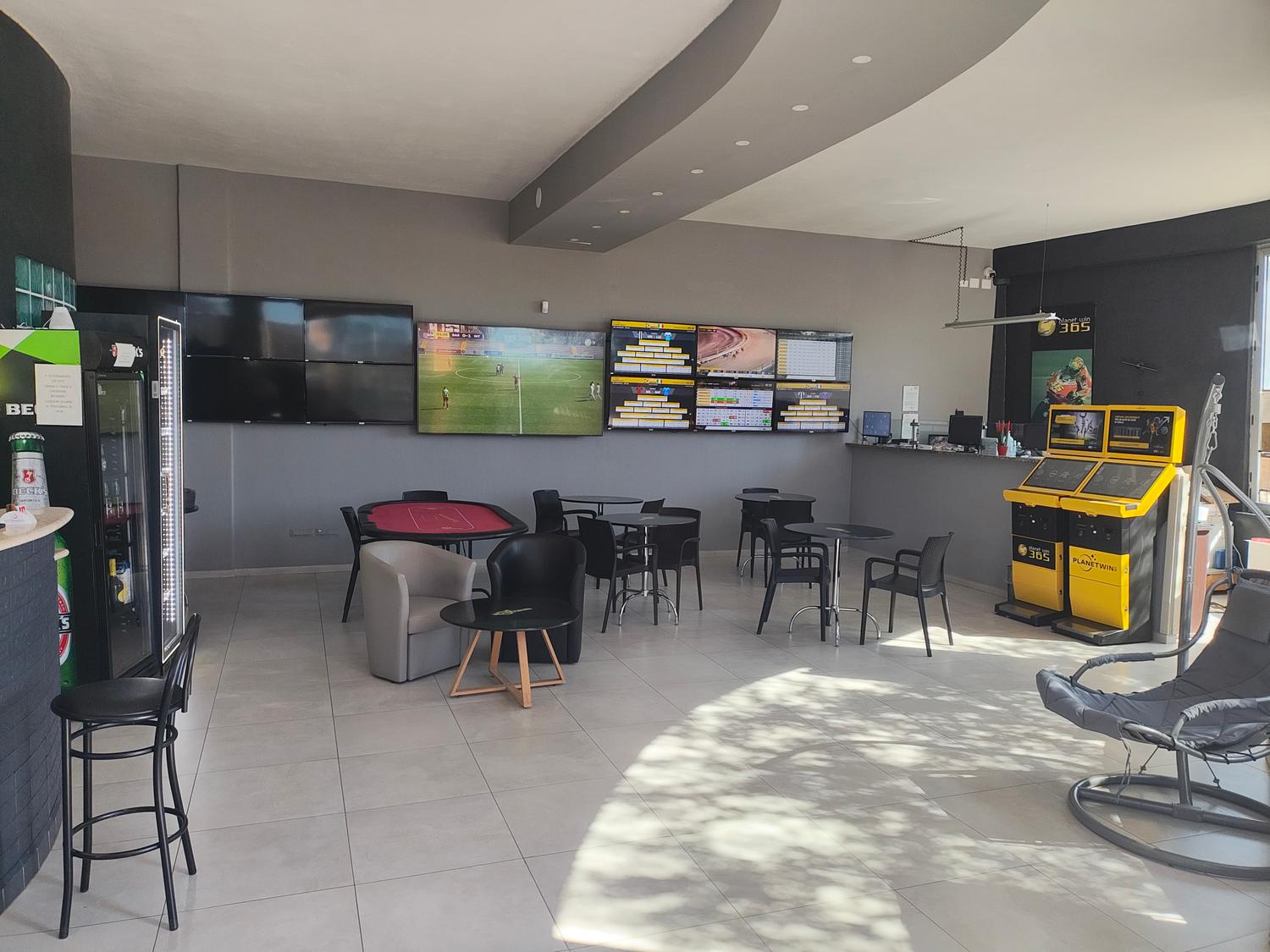 Azienda in vendita: Agenzia di scommesse con bar ben avviati a Italia - Bar - Immagine foto 4