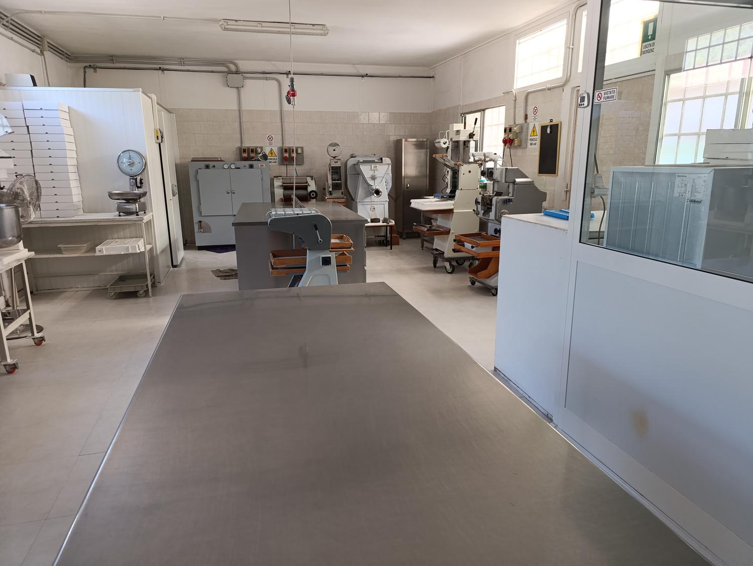 Azienda in vendita: Attività dì produzione Pasta fresca a Italia - Attività artigianali e professionali - Immagine foto 2