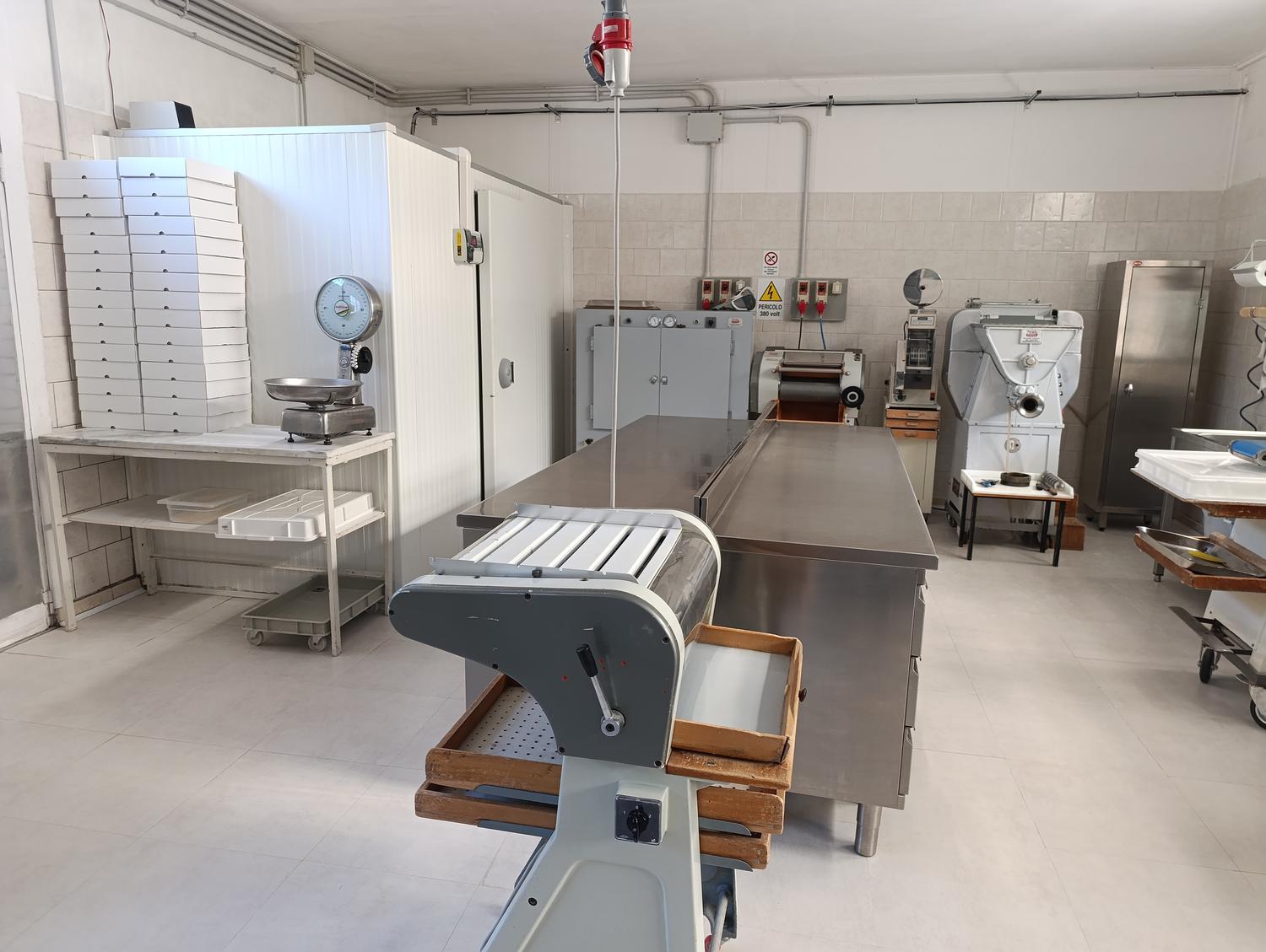 Azienda in vendita: Attività dì produzione Pasta fresca a Italia - Attività artigianali e professionali - Immagine foto 3