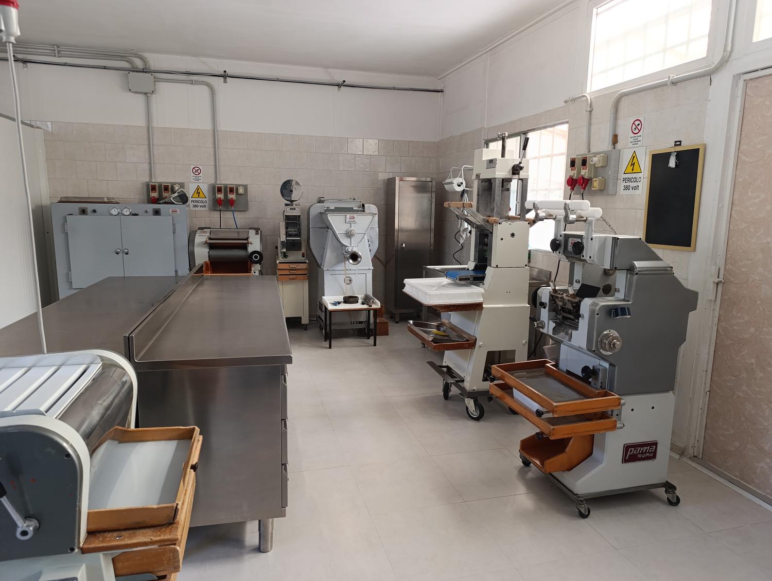 Azienda in vendita: Attività dì produzione Pasta fresca a Italia - Attività artigianali e professionali - Immagine foto 4