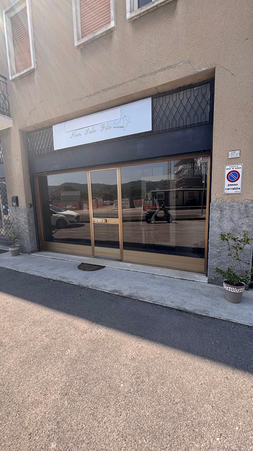 Azienda in vendita: Sartoria arredata su strada principale -
Cessione attività
a Italia - Attività artigianali e professionali - Immagine principale