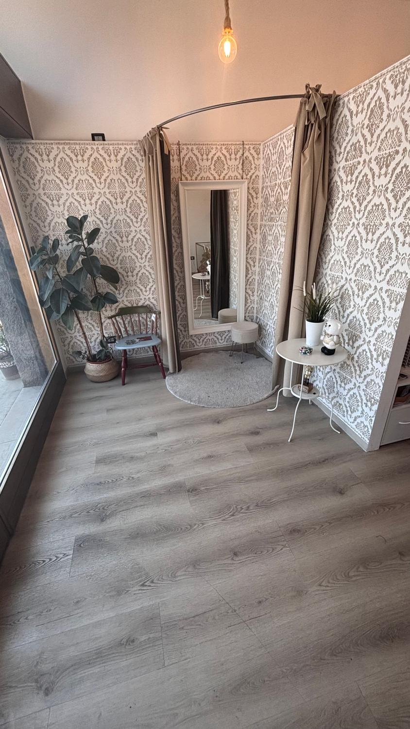 Azienda in vendita: Sartoria arredata su strada principale -
Cessione attività
a Italia - Attività artigianali e professionali - Immagine foto 2