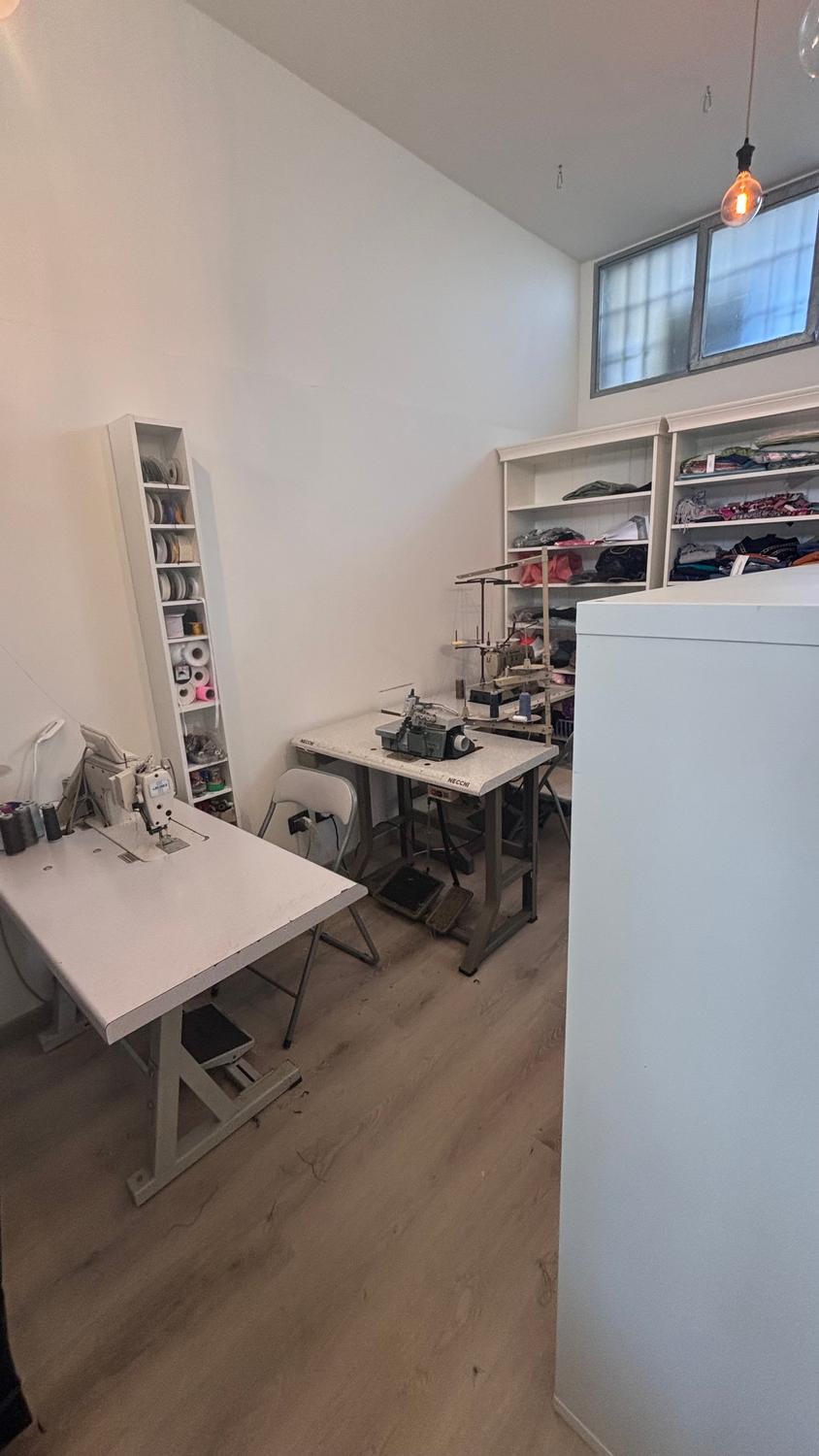 Azienda in vendita: Sartoria arredata su strada principale -
Cessione attività
a Italia - Attività artigianali e professionali - Immagine foto 4