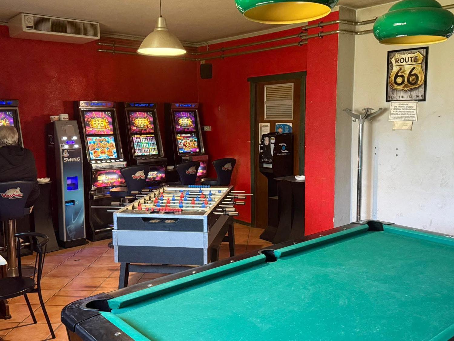 Azienda in vendita: Pizzeria Bar Sala giochi  a Italia - Sale giochi - Immagine principale