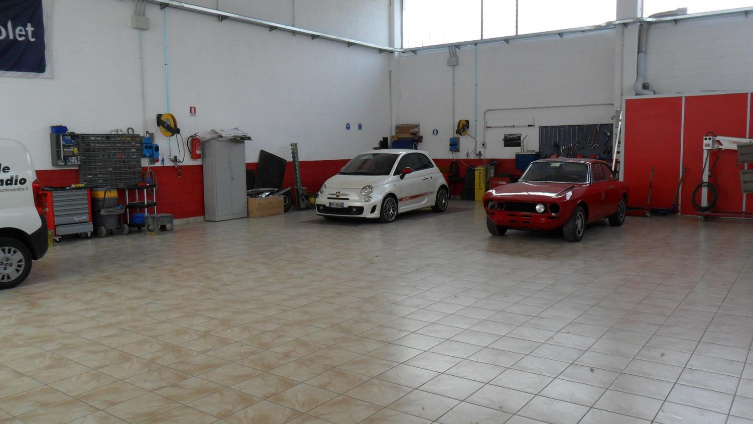 Azienda in vendita: cedesi attivita carrozzeria a Italia - Attività artigianali e professionali - Immagine principale