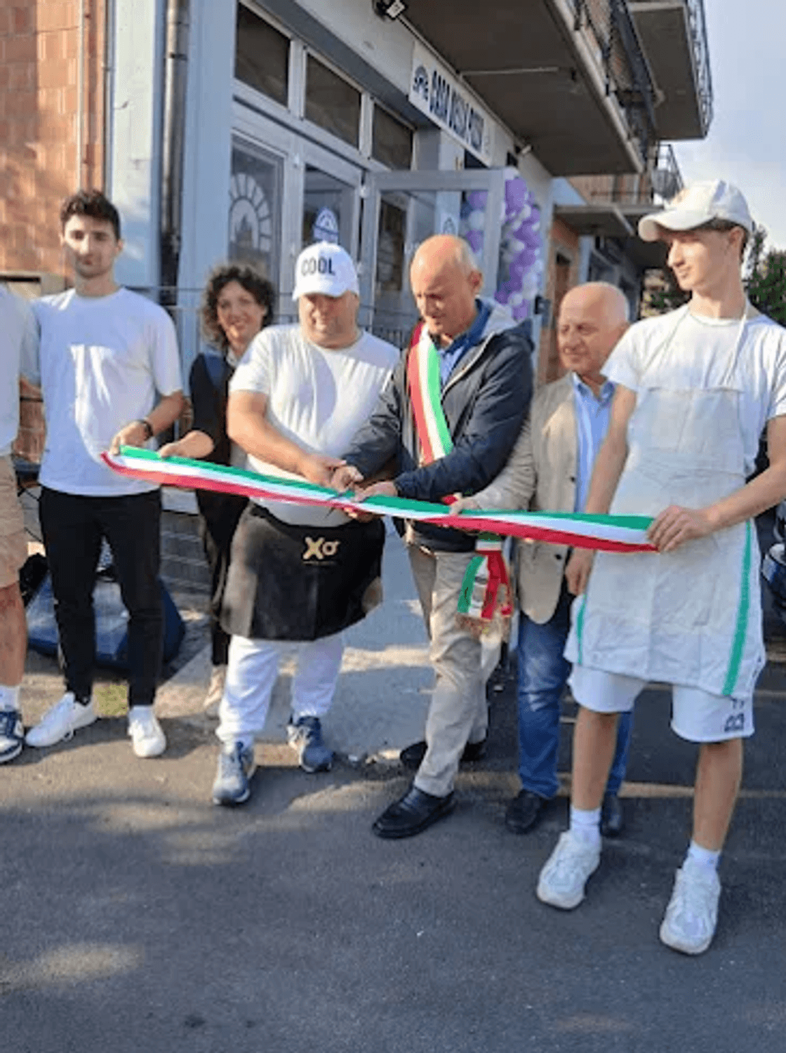 Azienda in vendita: PIZZERIA D'ASPORTO E DOMICILIO CON DISTESA ESTIVA   a Italia - Pizzerie - Immagine foto 4