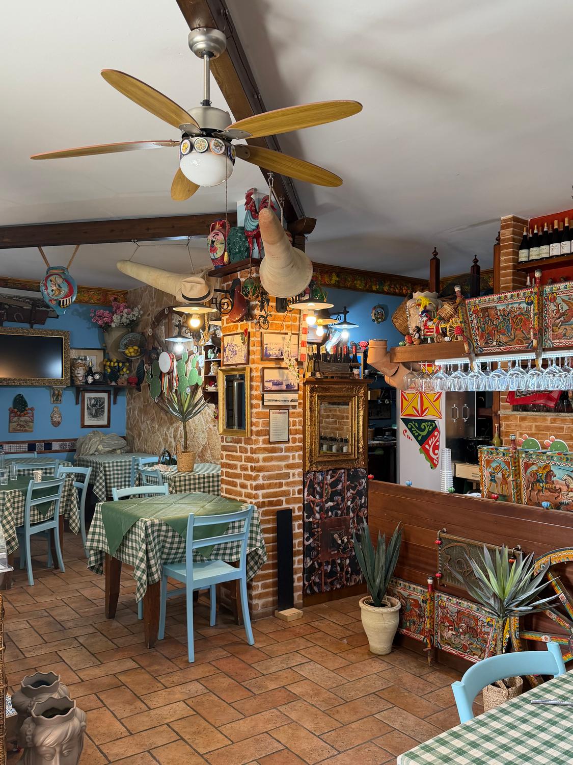 Azienda in vendita: Vendo ristorante pizzeria con immobile a Lampedusa . a Italia - Ristoranti - Immagine foto 2