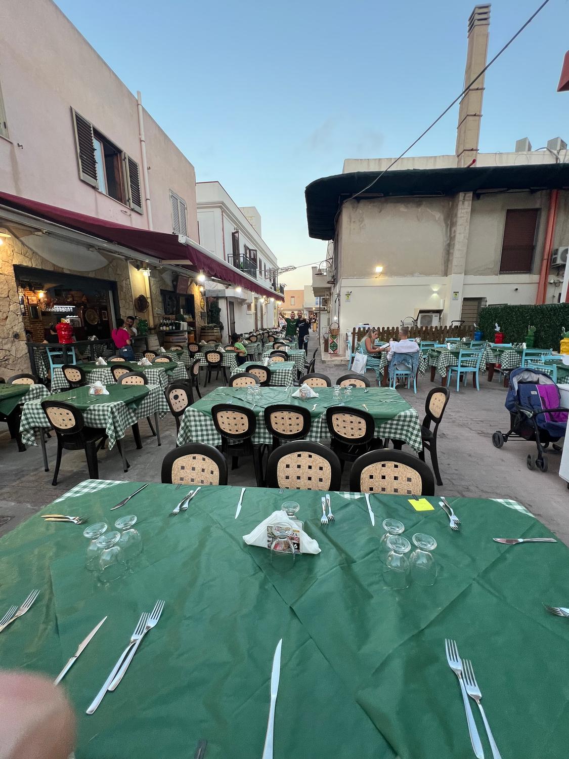 Azienda in vendita: Vendo ristorante pizzeria con immobile a Lampedusa . a Italia - Ristoranti - Immagine foto 3