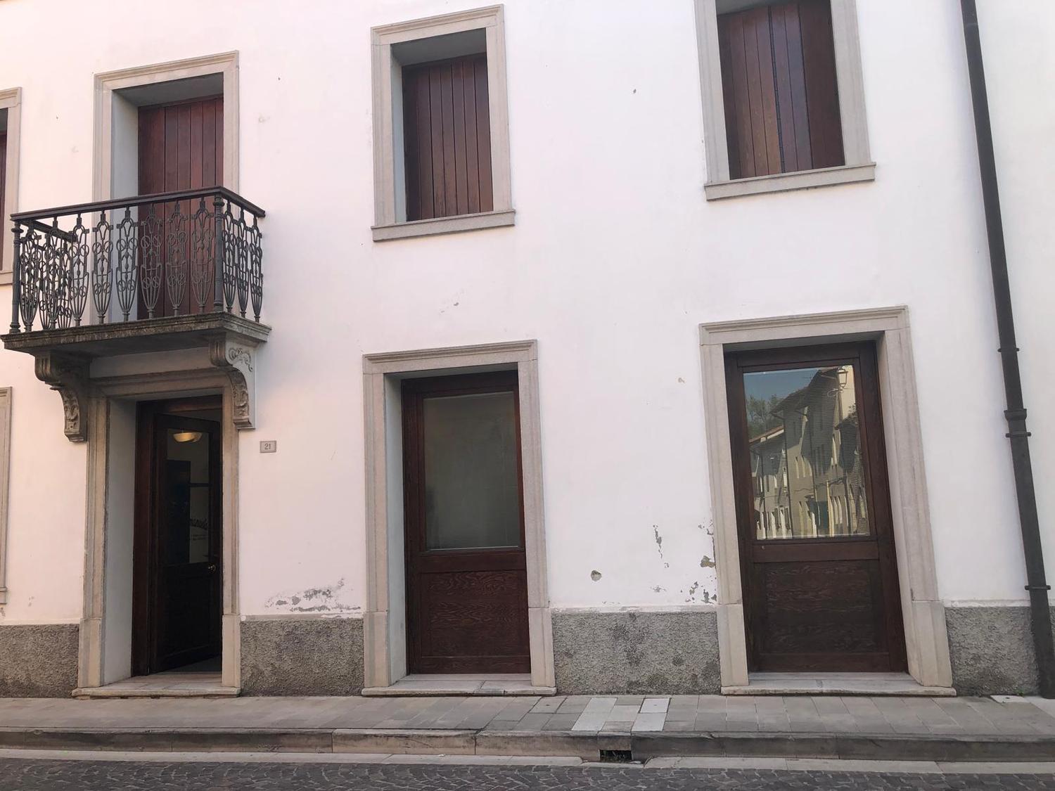 Azienda in vendita: Cedesi Storico Salone di parrucchiera – Mura + Attività a Italia - Parrucchieri - Immagine foto 2