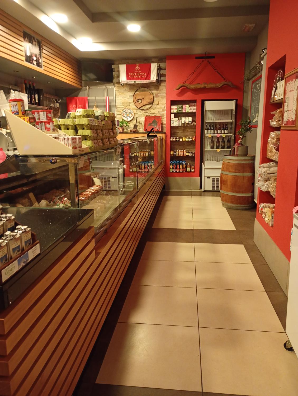 Azienda in vendita: Attività di macelleria, gastronomia  a Italia - Macellerie - Immagine foto 2