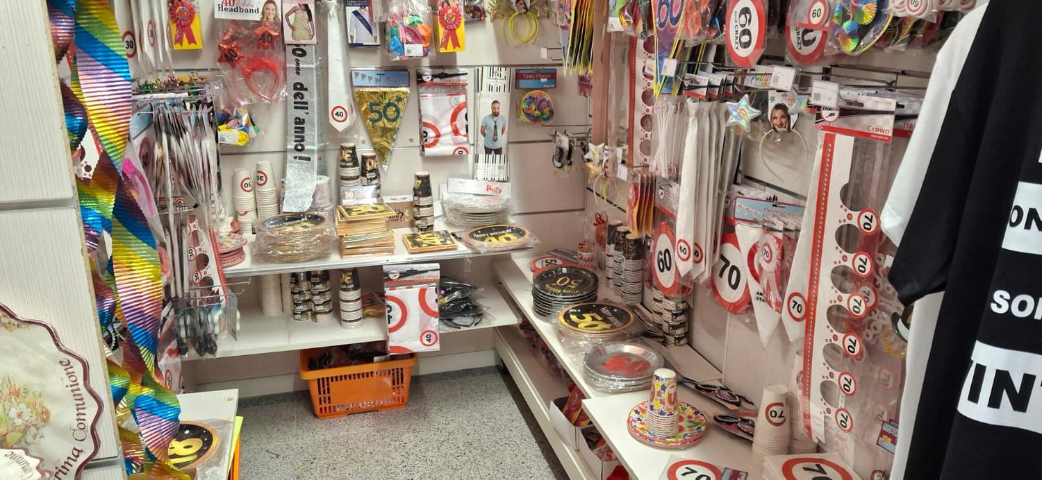Azienda in vendita: Cedesi attività avviata con merce e attrezzature a Italia - Giochi e Svago - Immagine foto 3