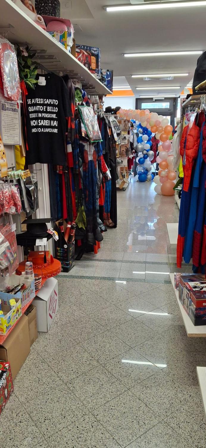 Azienda in vendita: Cedesi attività avviata con merce e attrezzature a Italia - Giochi e Svago - Immagine foto 4