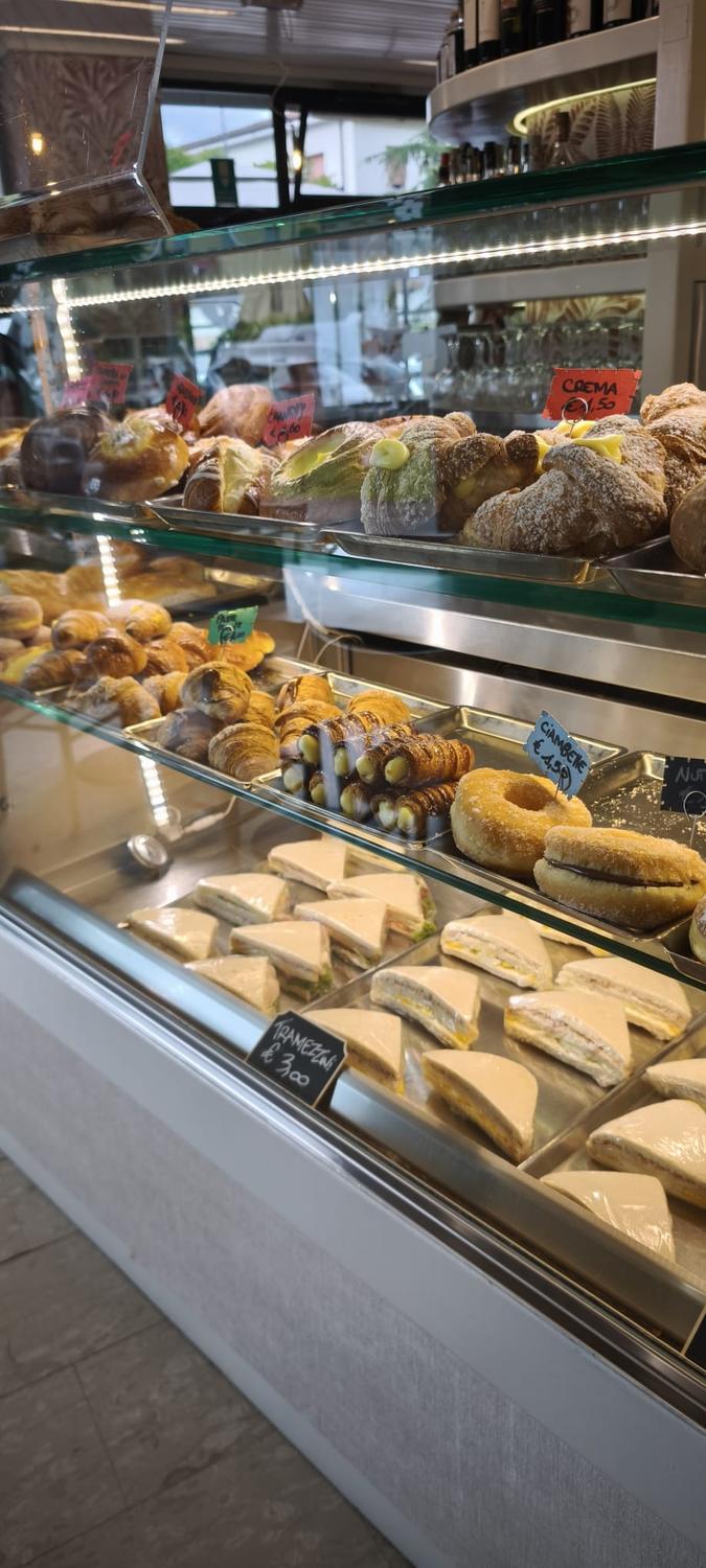 Azienda in vendita: Vendesi avviato bar con ristorazione – Modena Ovest a Italia - Bar - Immagine foto 2