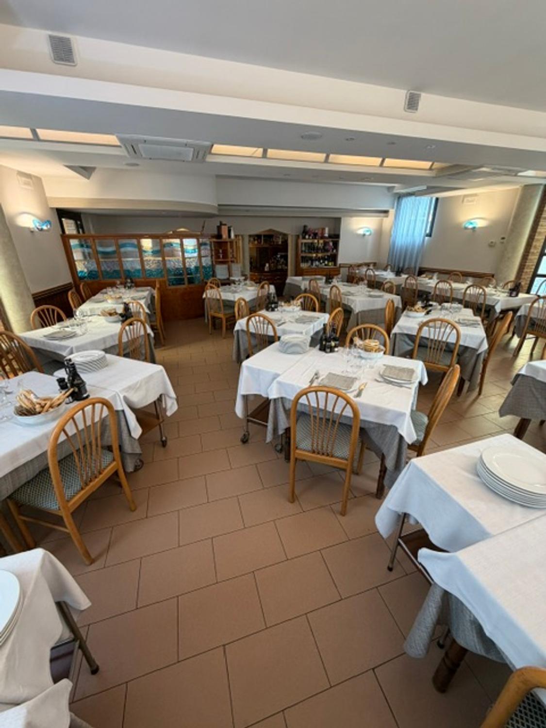 Azienda in vendita: Storico Ristorante specialità pesce dal 1973 a Italia - Ristoranti - Immagine principale