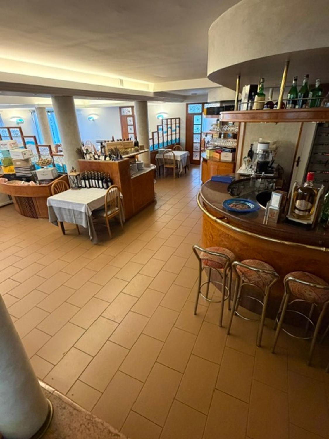 Azienda in vendita: Storico Ristorante specialità pesce dal 1973 a Italia - Ristoranti - Immagine foto 2