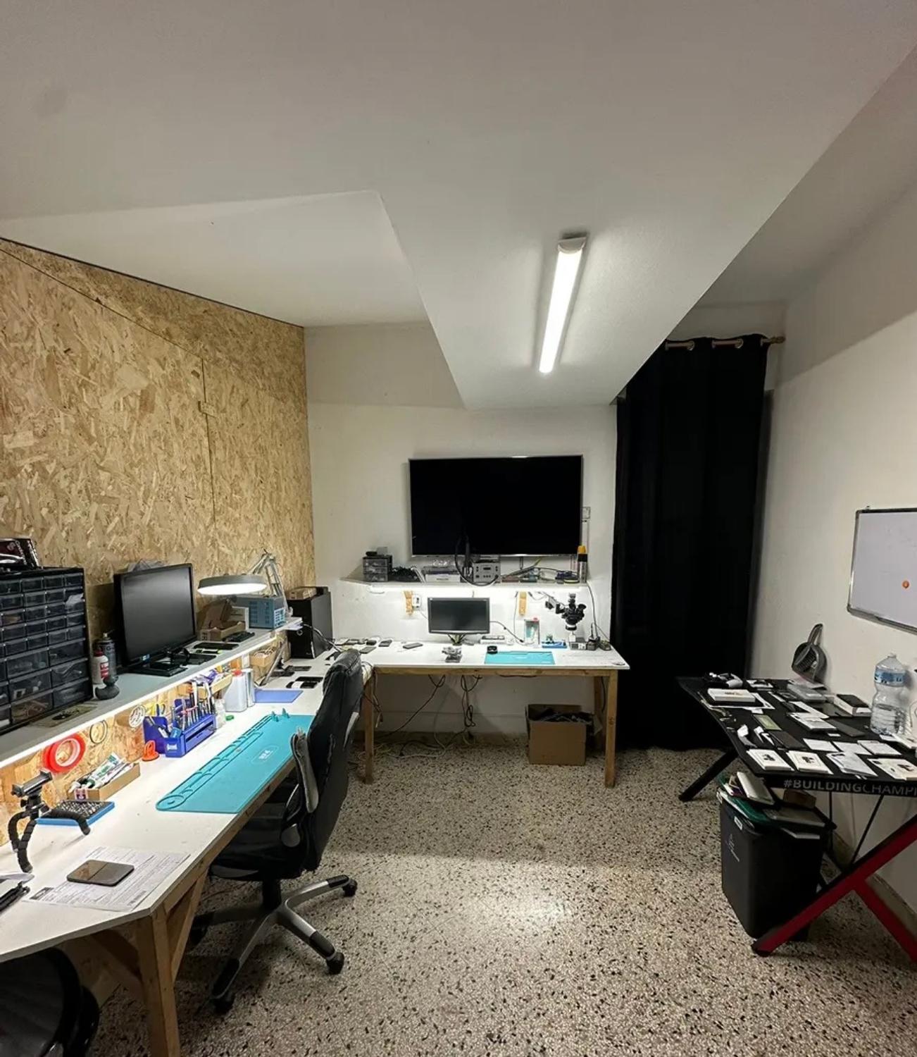 Azienda in vendita: Negozio di vendita e riparazione Smartphone/pc e altro  a Italia - Elettronica di consumo - Immagine foto 3