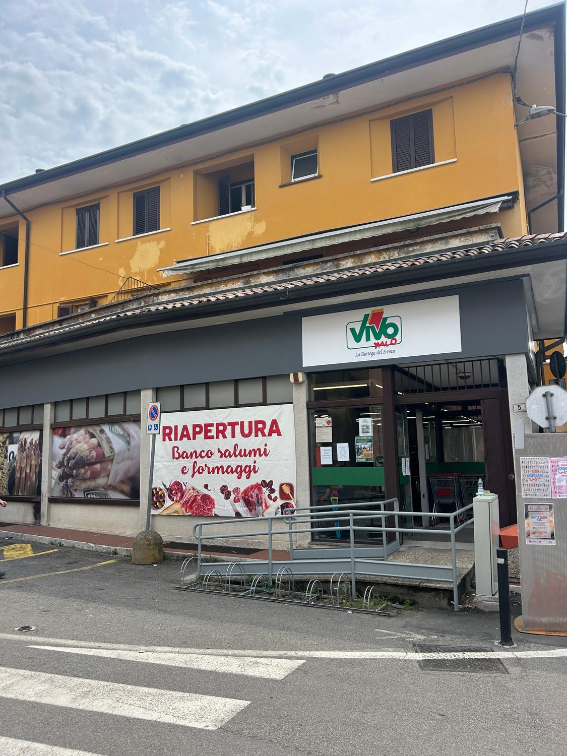 Azienda in vendita: Supermercato di 300m2 in centro al paese  a Italia - Negozi - alimentari e ortofrutta - Immagine principale