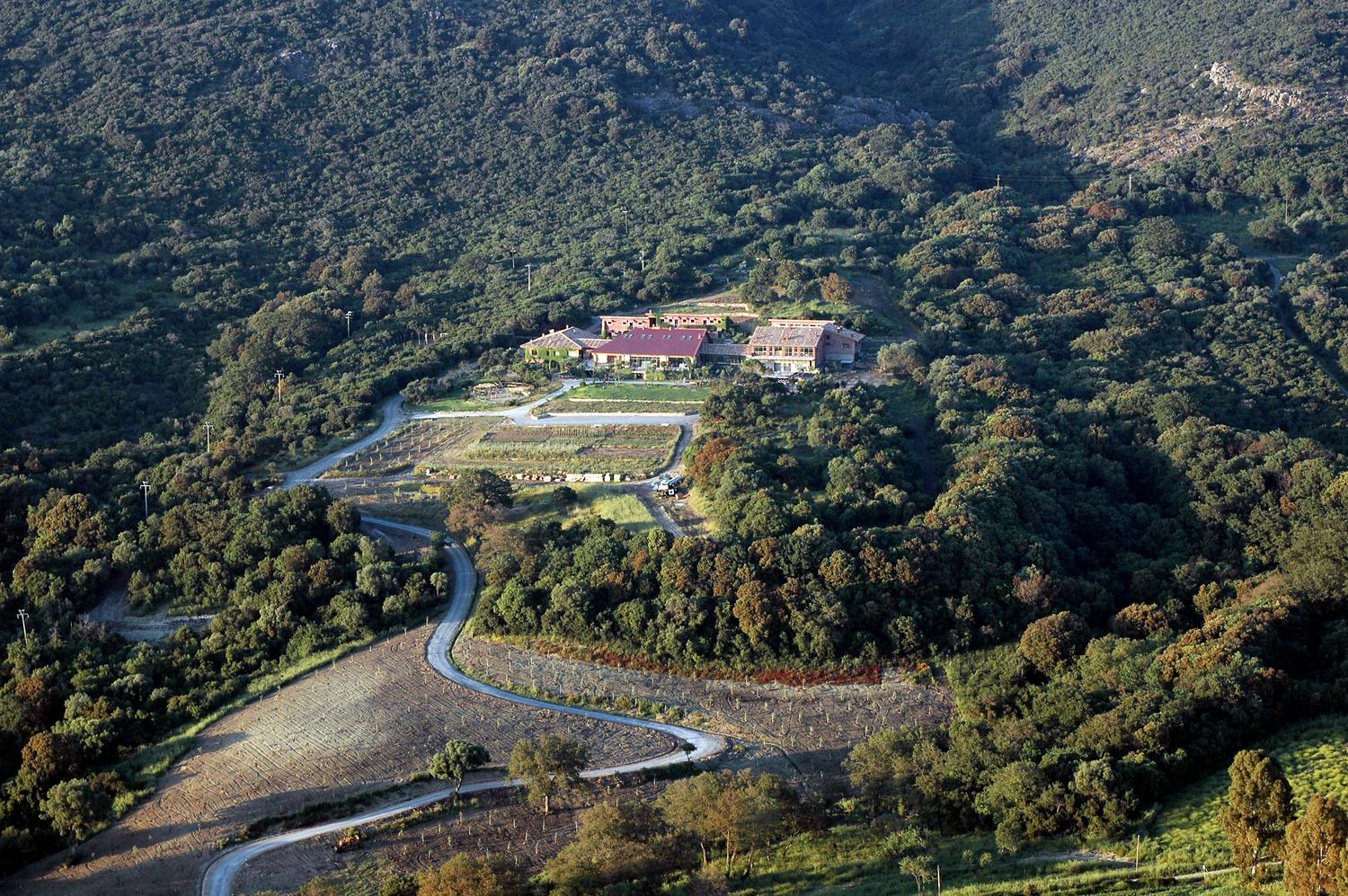Azienda in vendita: Borgo esclusivo con potenziale ricettivo e termale a Italia - Agriturismi - Immagine principale