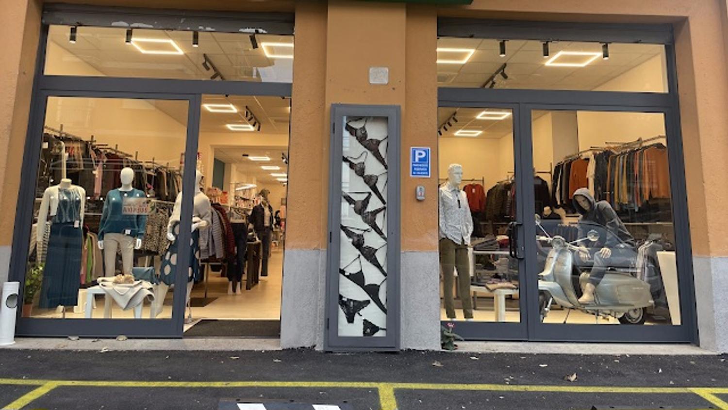 Azienda in vendita: Negozio Intimo e Abbigliam. 180mq. Rinnovato mobili/impianti 2023 a Italia - Negozi - abbigliamento - Immagine principale