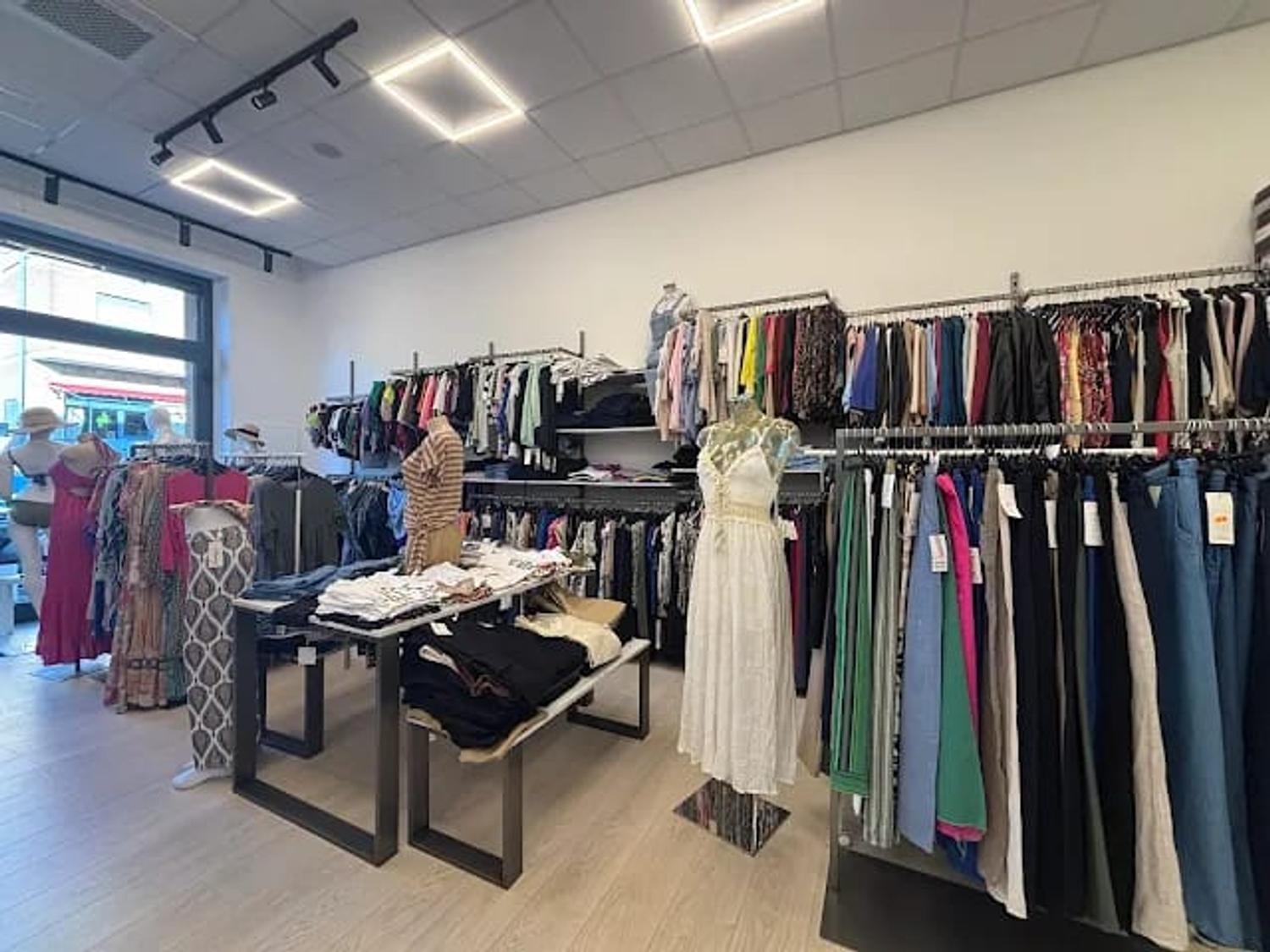 Azienda in vendita: Negozio Intimo e Abbigliam. 180mq. Rinnovato mobili/impianti 2023 a Italia - Negozi - abbigliamento - Immagine foto 3