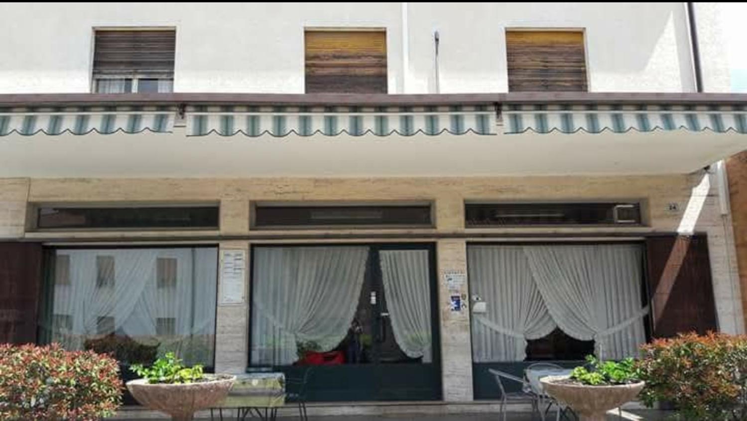 Azienda in vendita: immobile e attiverà annessa storica a Italia - Ristoranti - Immagine principale