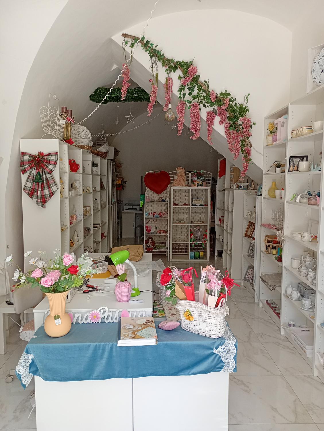 Azienda in vendita: Cedesi laboratorio di cucito creativo, ricamo e vendita oggetti a Italia - Attività artigianali e professionali - Immagine foto 2