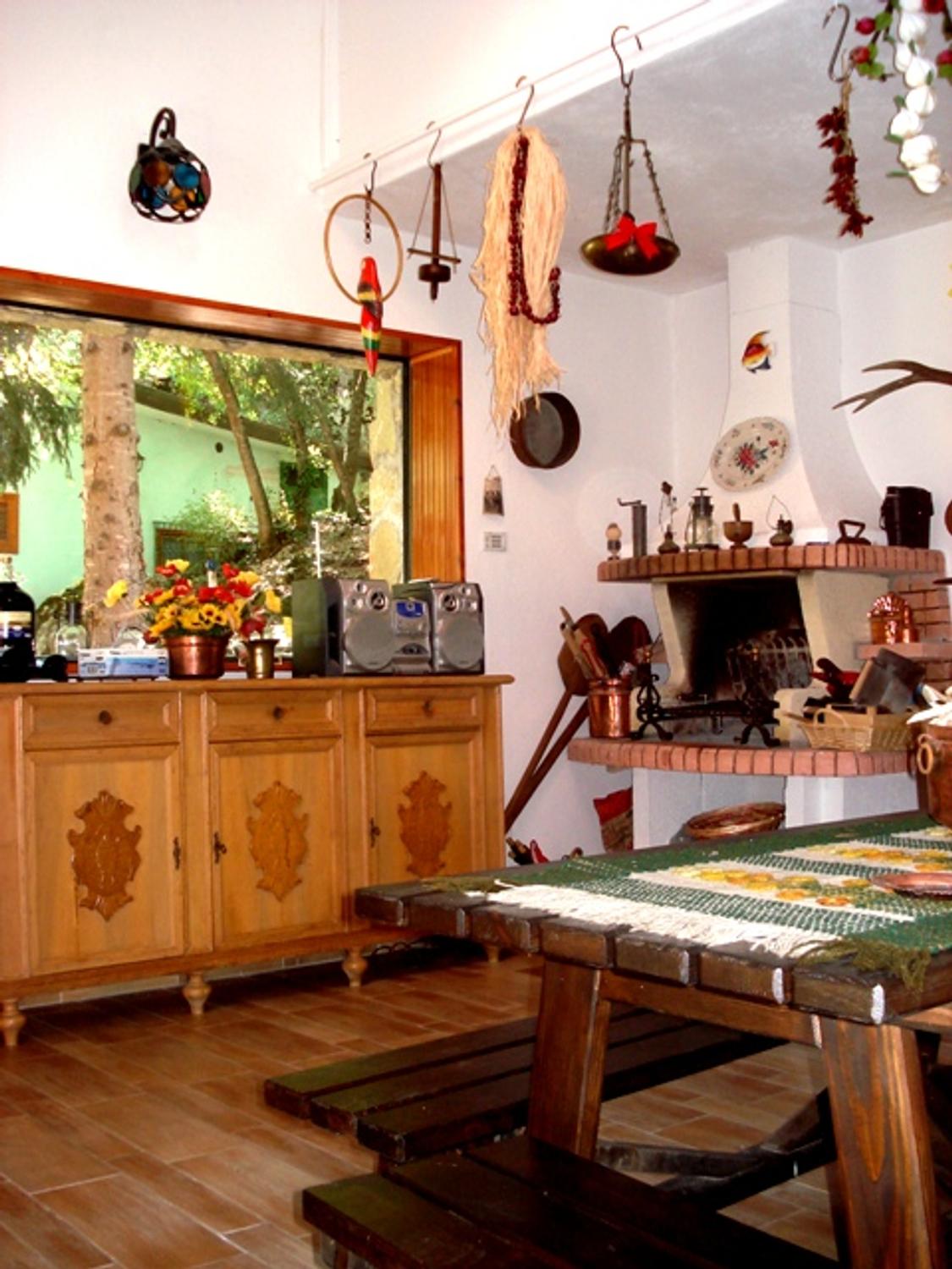 Azienda in vendita: Vendesi nel Parco Nazionale d'Abruzzo elegante ed avviato B & B  a Italia - Bed and Breakfast - Immagine foto 2