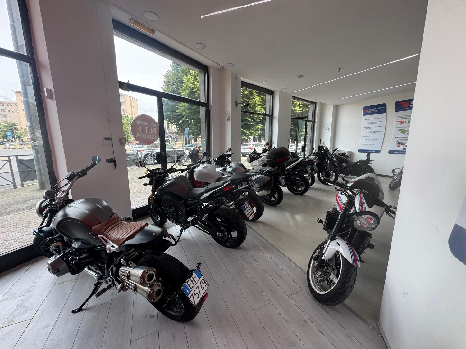 Azienda in vendita: Cedesi attività avviata settore moto usate – Showroom CMTMOTOR a Italia - Automotive - Immagine foto 3