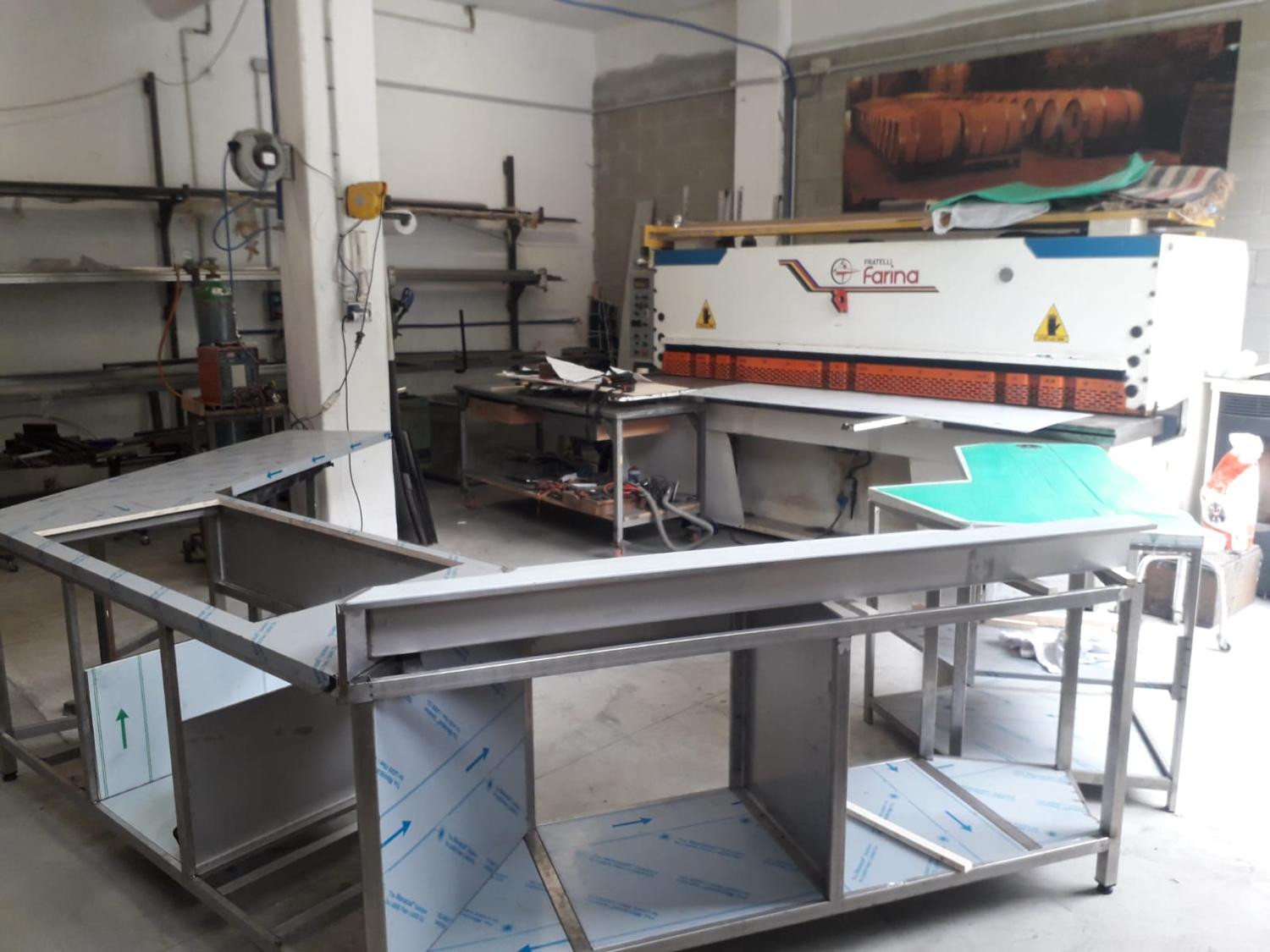 Azienda in vendita: PRODUZIONE ED INSTALLAZIONE ARREDI SETTORE HORECA, CIVILE E YACHT a Italia - Attività artigianali e professionali - Immagine foto 2
