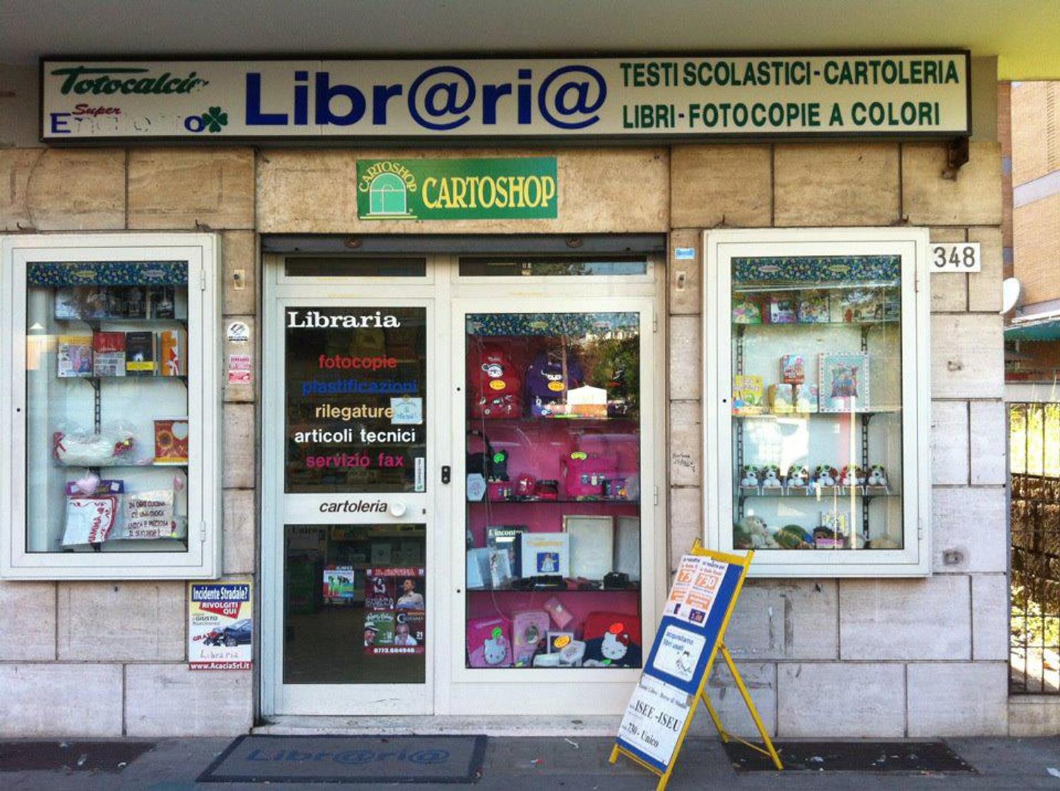 Azienda in vendita: Cartolibreria /fotocopie ecc.
prezzo con tutta la merce in negozi a Italia - Cartolerie e Copisterie - Immagine foto 2