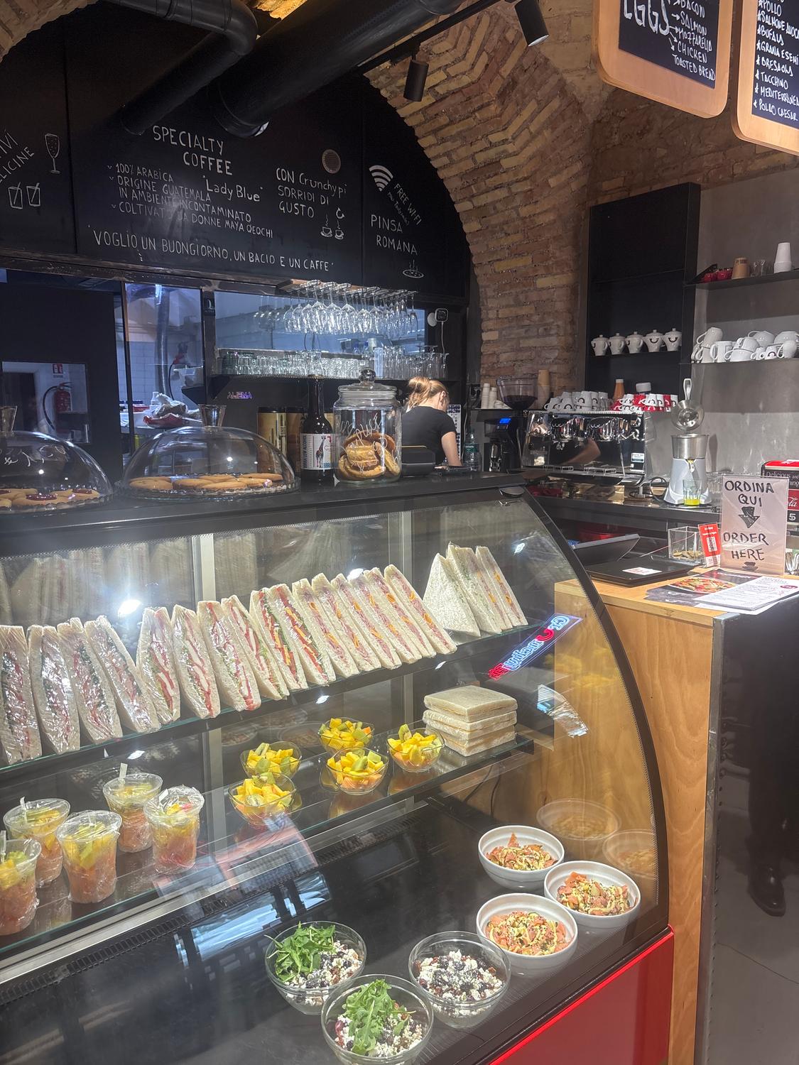 Azienda in vendita: Cedesi Caffetteria Specialty e Pizzeria avviata a Italia - Pizzerie - Immagine foto 3