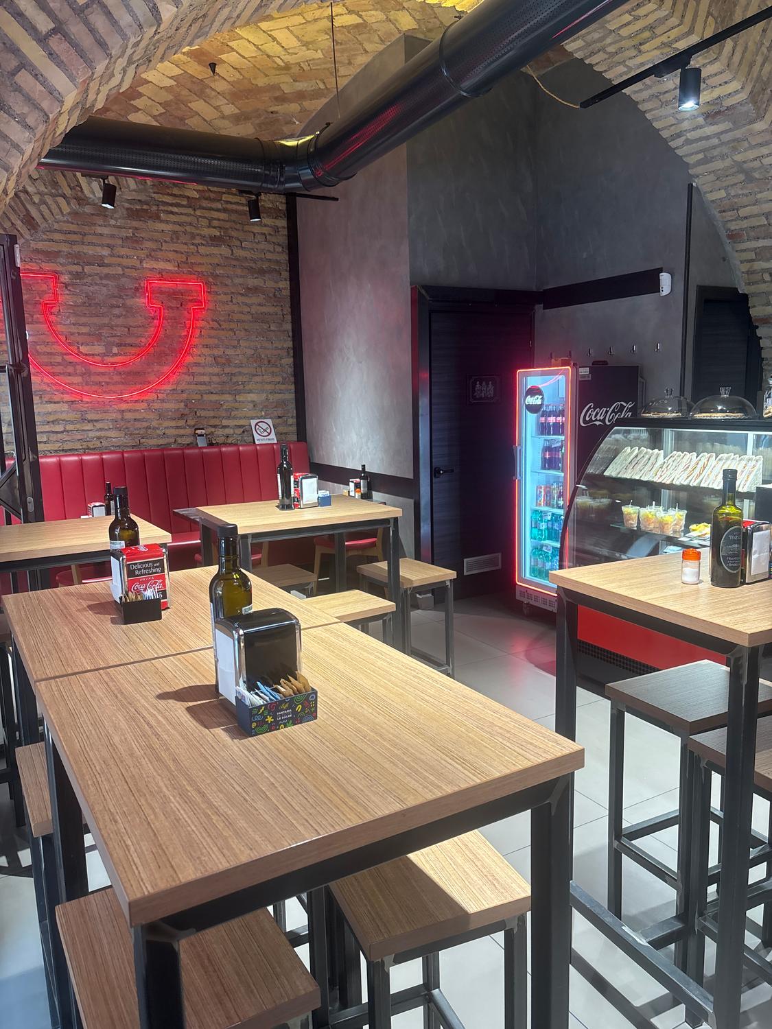 Azienda in vendita: Cedesi Caffetteria Specialty e Pizzeria avviata a Italia - Pizzerie - Immagine foto 4