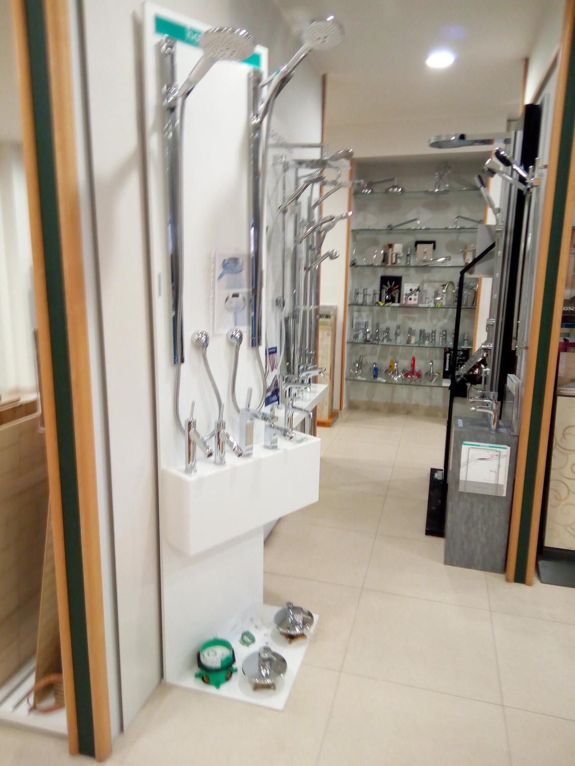 Azienda in vendita: showroom per pavimenti e rivestimenti , bagni, complementi a Italia - Materiali Edili e Showroom - Immagine foto 3