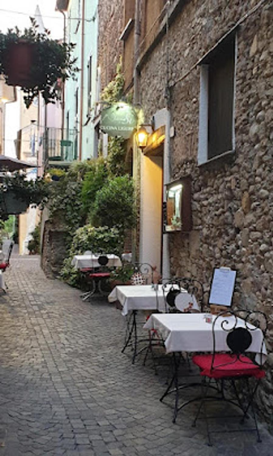 Azienda in vendita: Cedesi Osteria nel borgo medievale di Villanova d'Albenga (SV) a Italia - Ristoranti - Immagine principale