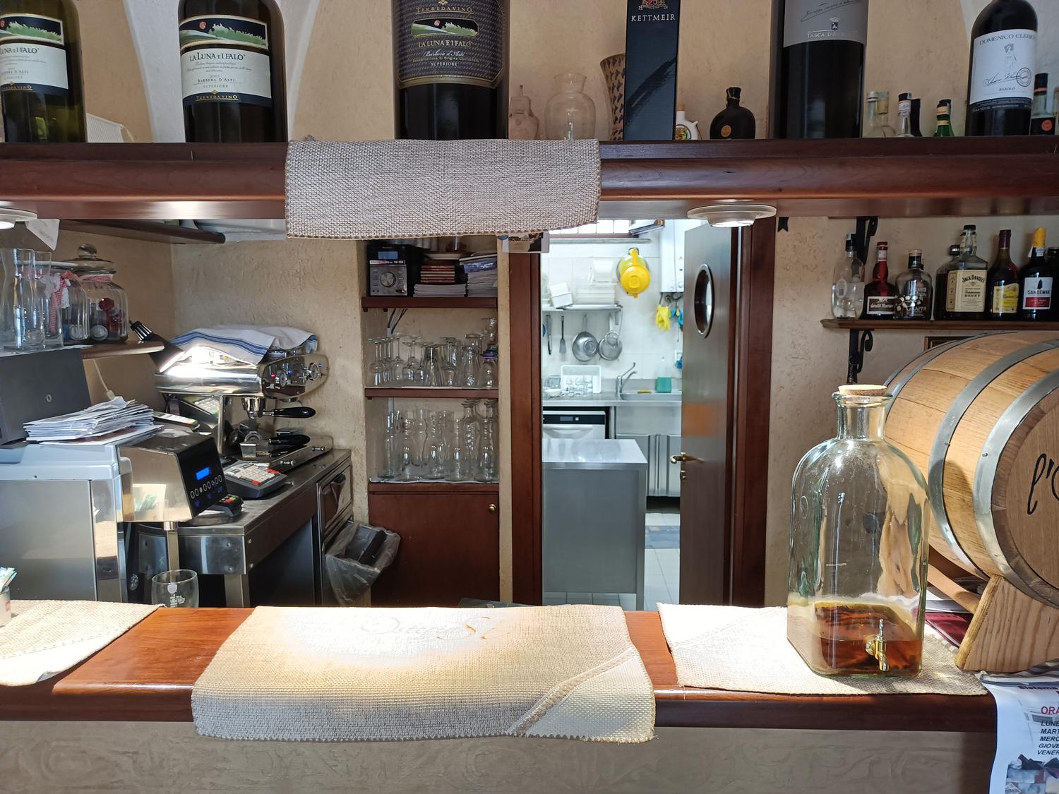 Azienda in vendita: Cedesi Osteria nel borgo medievale di Villanova d'Albenga (SV) a Italia - Ristoranti - Immagine foto 3
